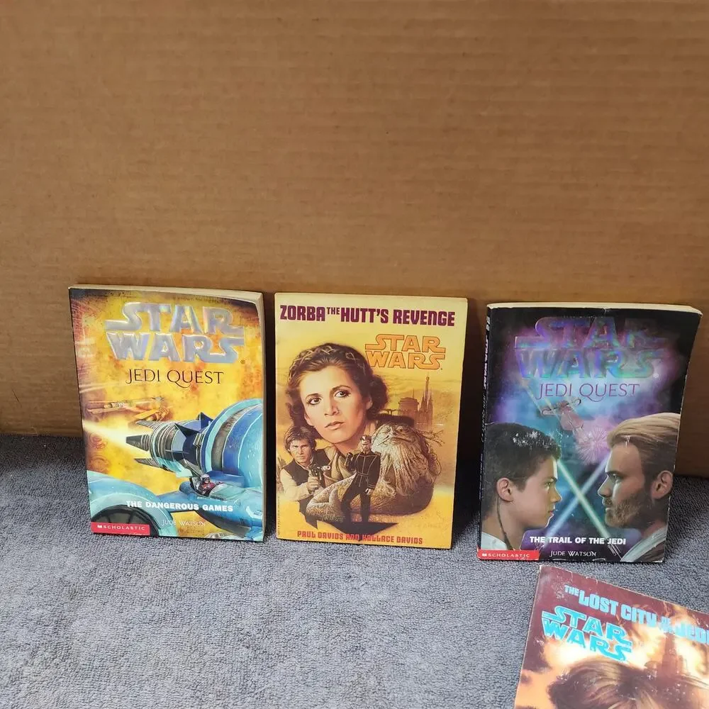7 Various paperback Star Wars Books X